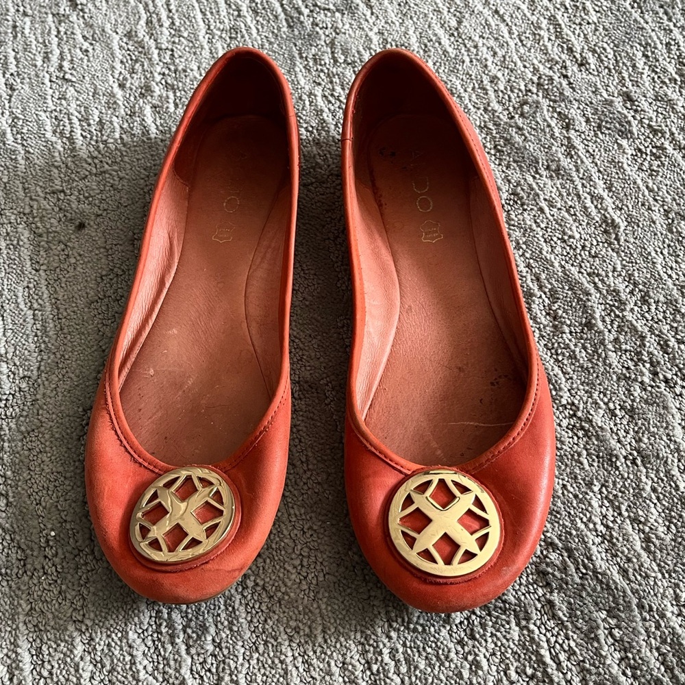 Aldo orange ballet flats w/gold detail, size 10